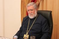Католикос Арам I назвал недопустимым столкновения в Ереване и призвал все стороны сесть за стол переговоров